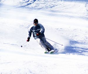 skiing-1-767928-m